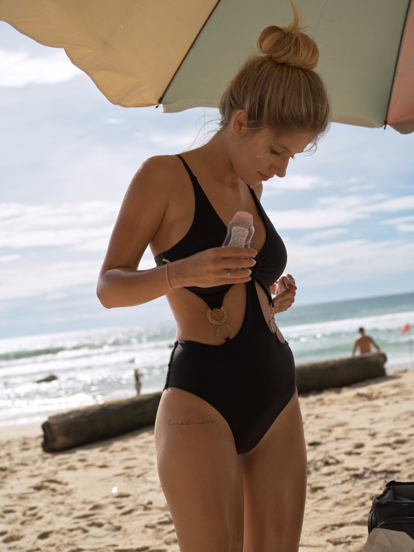 BHUSANAKAN SWIMWEAR ชุดว่ายน้ำ วันพีซแต่งห่วงทอง cut out ปิดพุงล่าง แต่ยังได้ฟีลใส่บิกินี่ รุ่น Flamingo