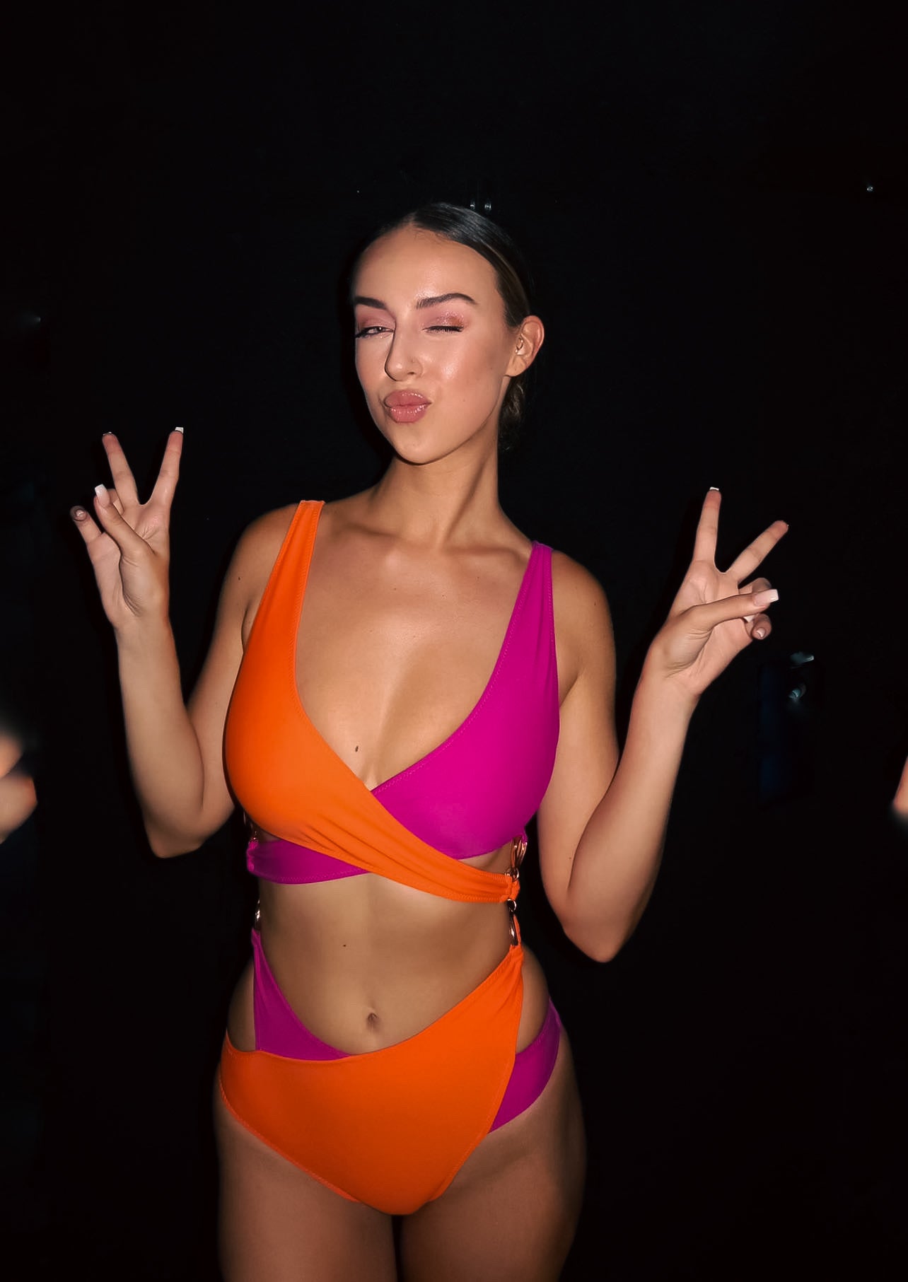 BHUSANAKAN SWIMWEAR ชุดว่ายน้ำ วันพีซแบบเก๋ๆ สีทูโทน ชุดนี้คือ1ใน8 ชุดที่ทางร้านนำไปโชว์บนรันเวย์ MIAMI SWIM WEEK 2023 ที่อเมริกาค่ะ