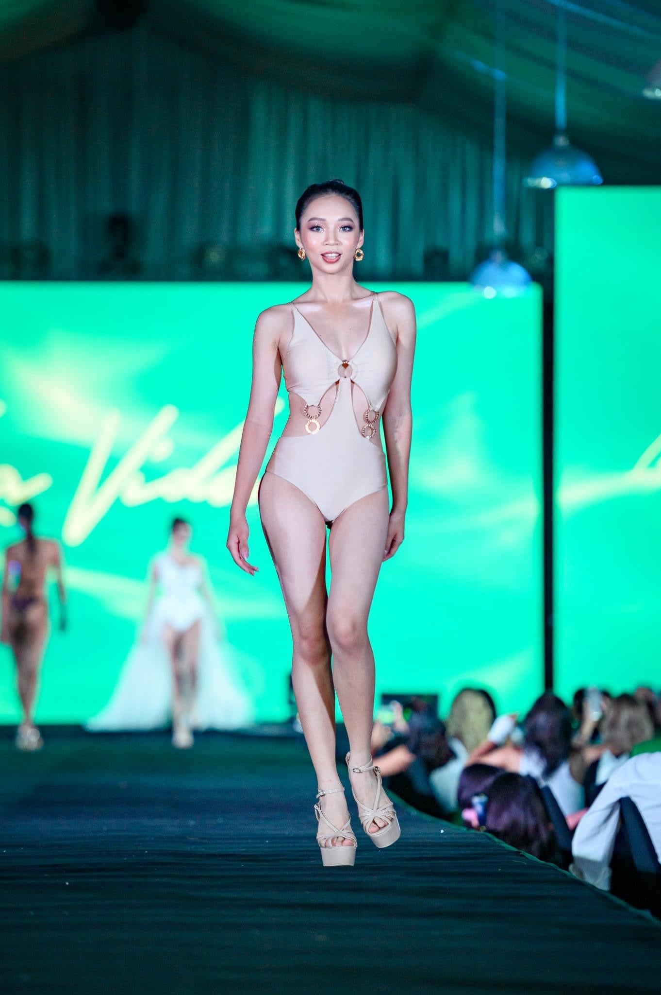 BHUSANAKAN SWIMWEAR ชุดว่ายน้ำ วันพีซแต่งห่วงทอง cut out ปิดพุงล่าง แต่ยังได้ฟีลใส่บิกินี่ รุ่น Flamingo