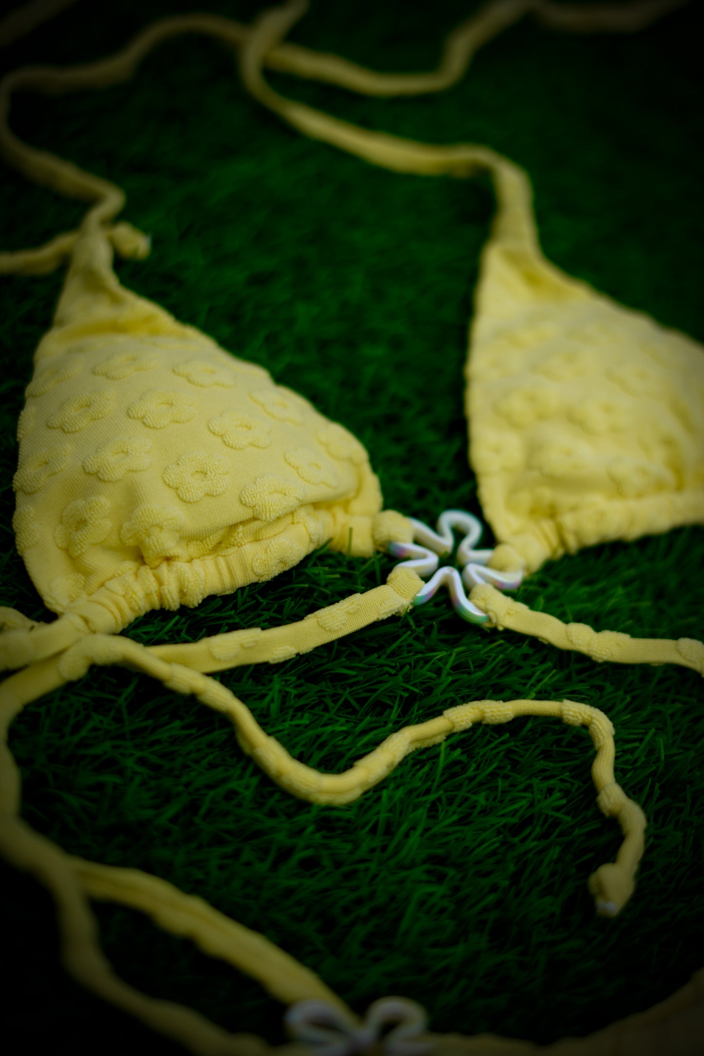 BHUSANAKAN SWIMWEAR ชุดว่ายน้ำ บิกินี่ผ้า Jacquard ลายนูนดอกไม้ ซับในด้วยผ้าว่ายน้ำ แต่งด้วยอะไหล่รูปดอกไม้น่ารัก