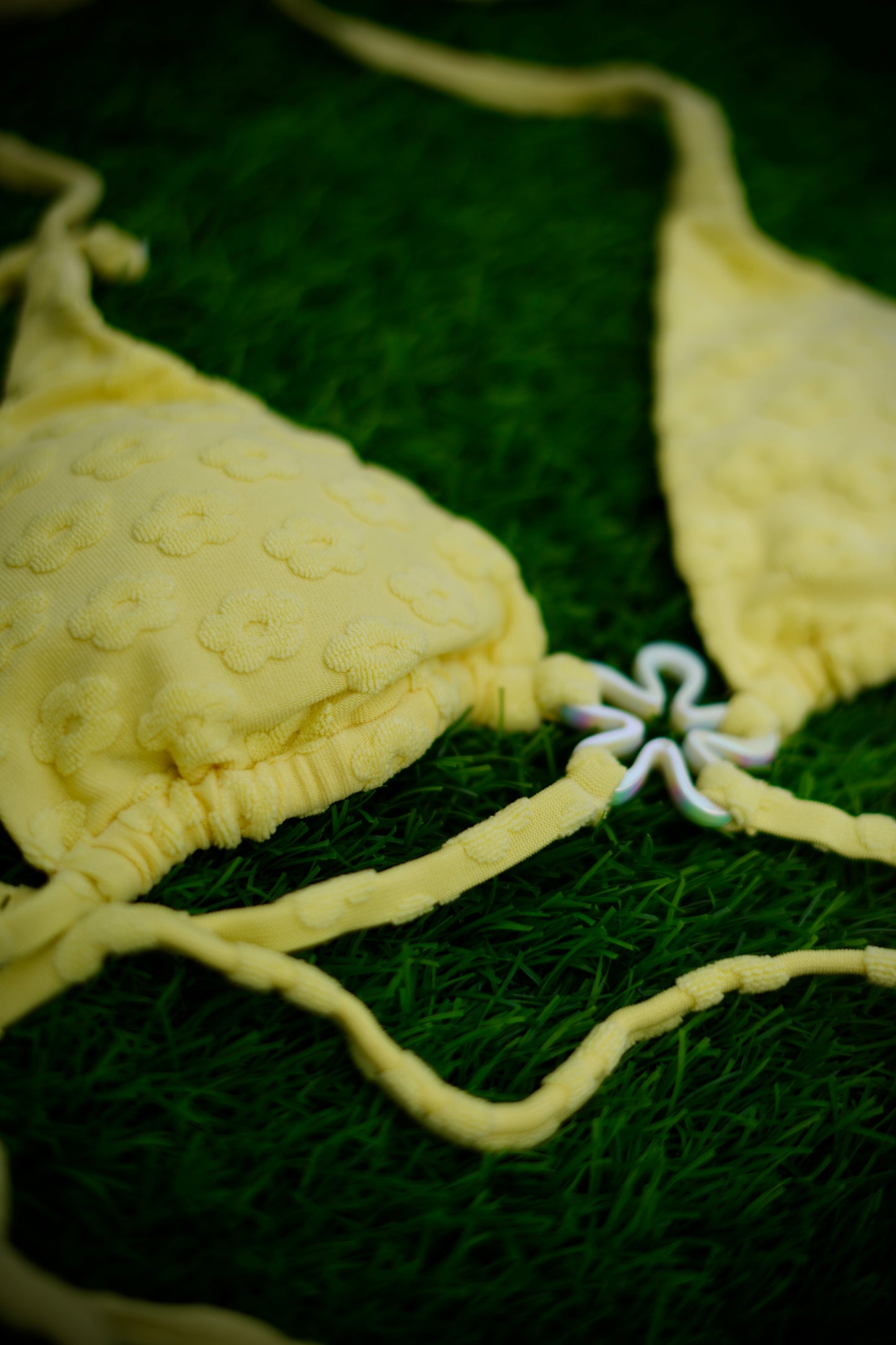 BHUSANAKAN SWIMWEAR ชุดว่ายน้ำ บิกินี่ผ้า Jacquard ลายนูนดอกไม้ ซับในด้วยผ้าว่ายน้ำ แต่งด้วยอะไหล่รูปดอกไม้น่ารัก