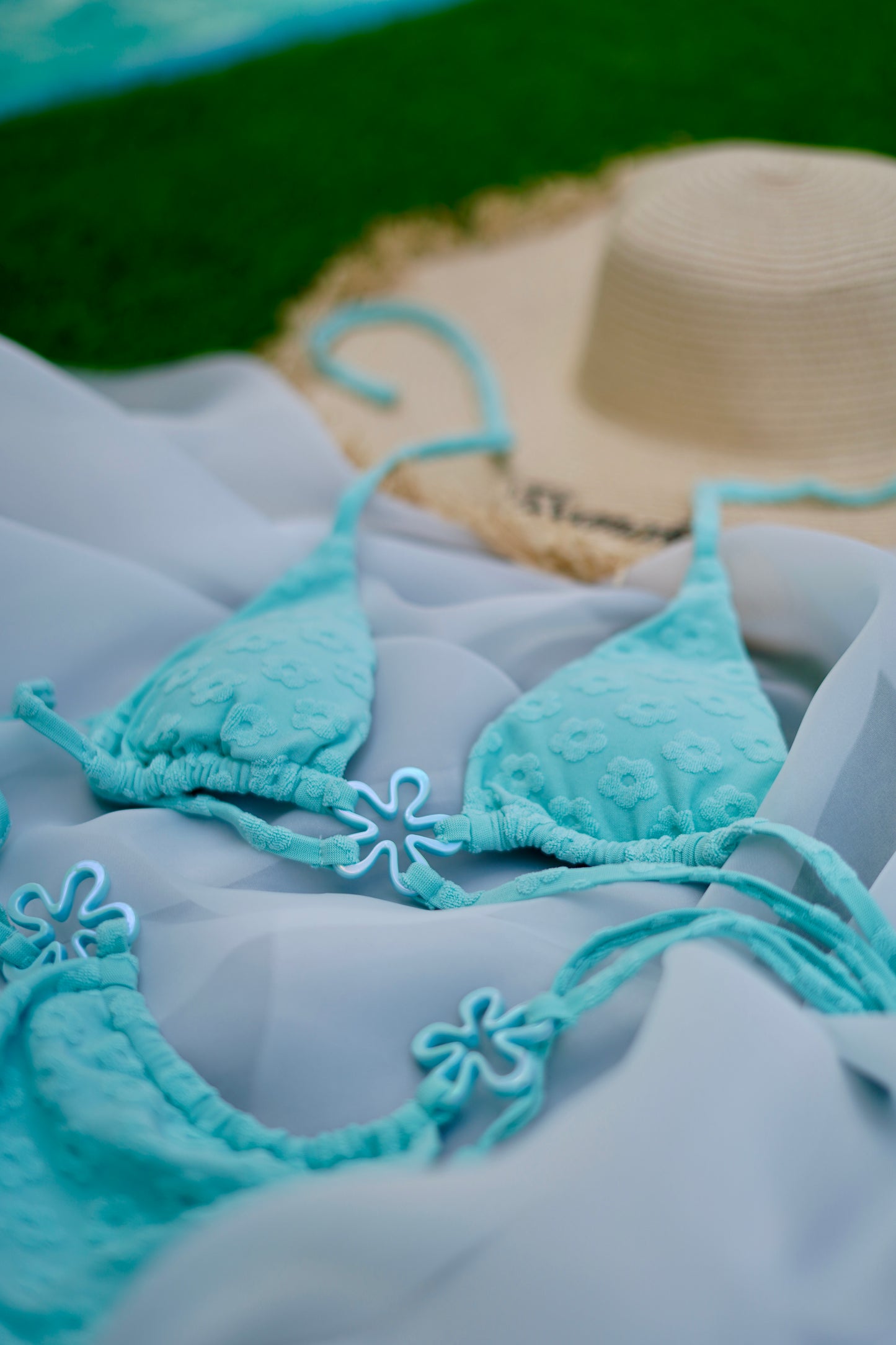 BHUSANAKAN SWIMWEAR ชุดว่ายน้ำ บิกินี่ผ้า Jacquard ลายนูนดอกไม้ ซับในด้วยผ้าว่ายน้ำ แต่งด้วยอะไหล่รูปดอกไม้น่ารัก
