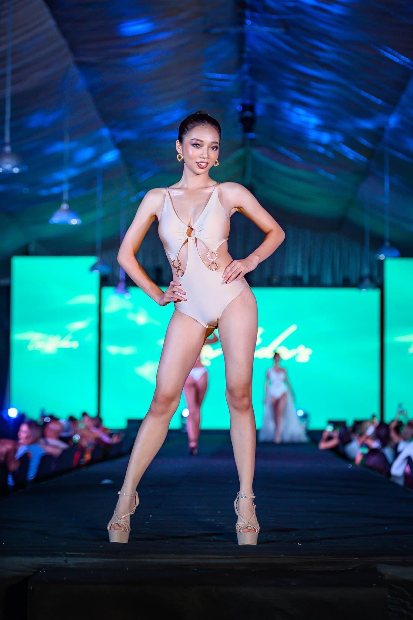 BHUSANAKAN SWIMWEAR ชุดว่ายน้ำ วันพีซแต่งห่วงทอง cut out ปิดพุงล่าง แต่ยังได้ฟีลใส่บิกินี่ รุ่น Flamingo