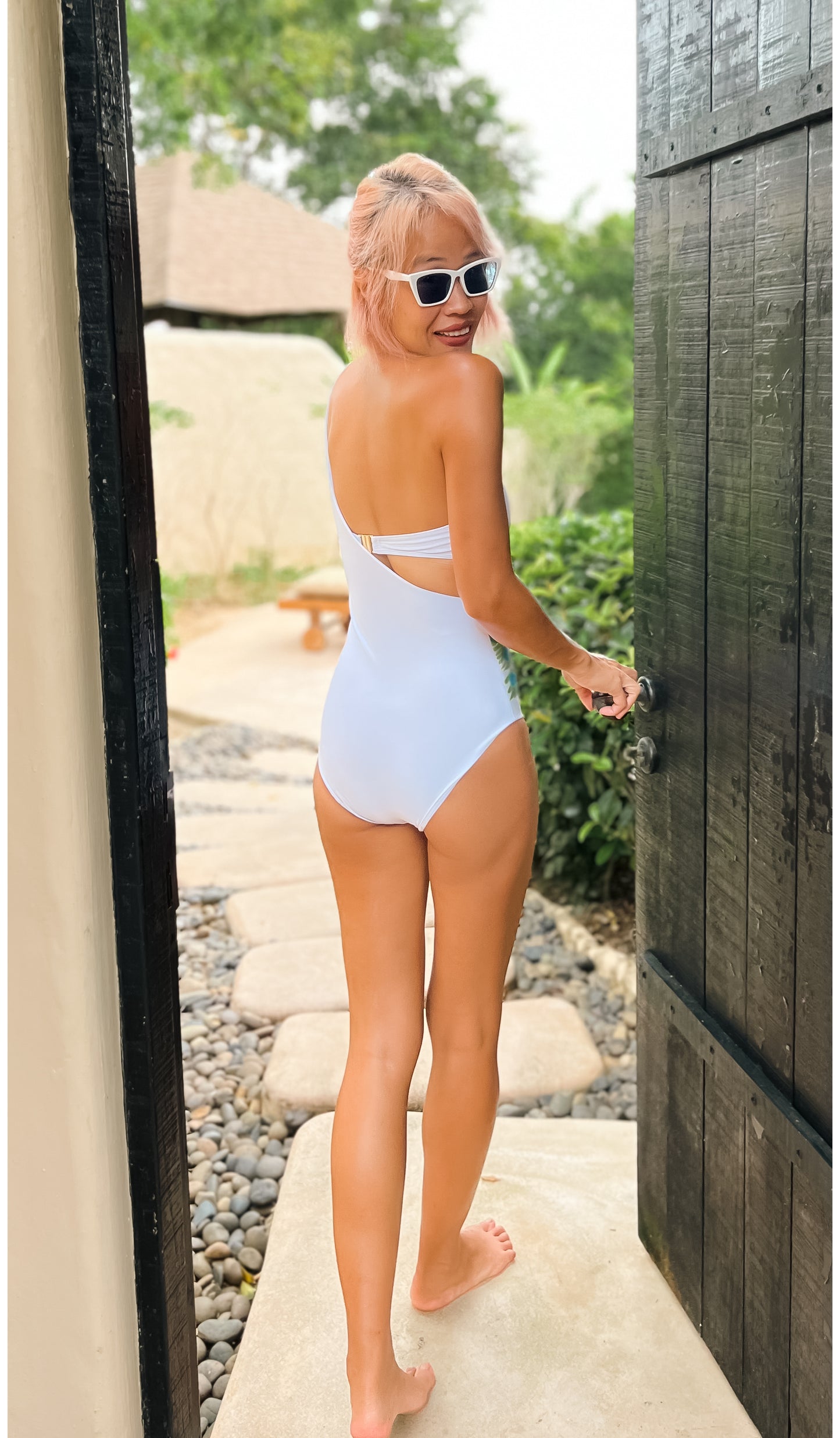BHUSANAKAN SWIMWEAR ชุดว่ายน้ำ แขนยาว บ่าเดี่ยว ลายน้องนกยูงสุดเก๋ ลายพิมพ์เฉพาะของทางร้านเรา Peafowl One Shoulder