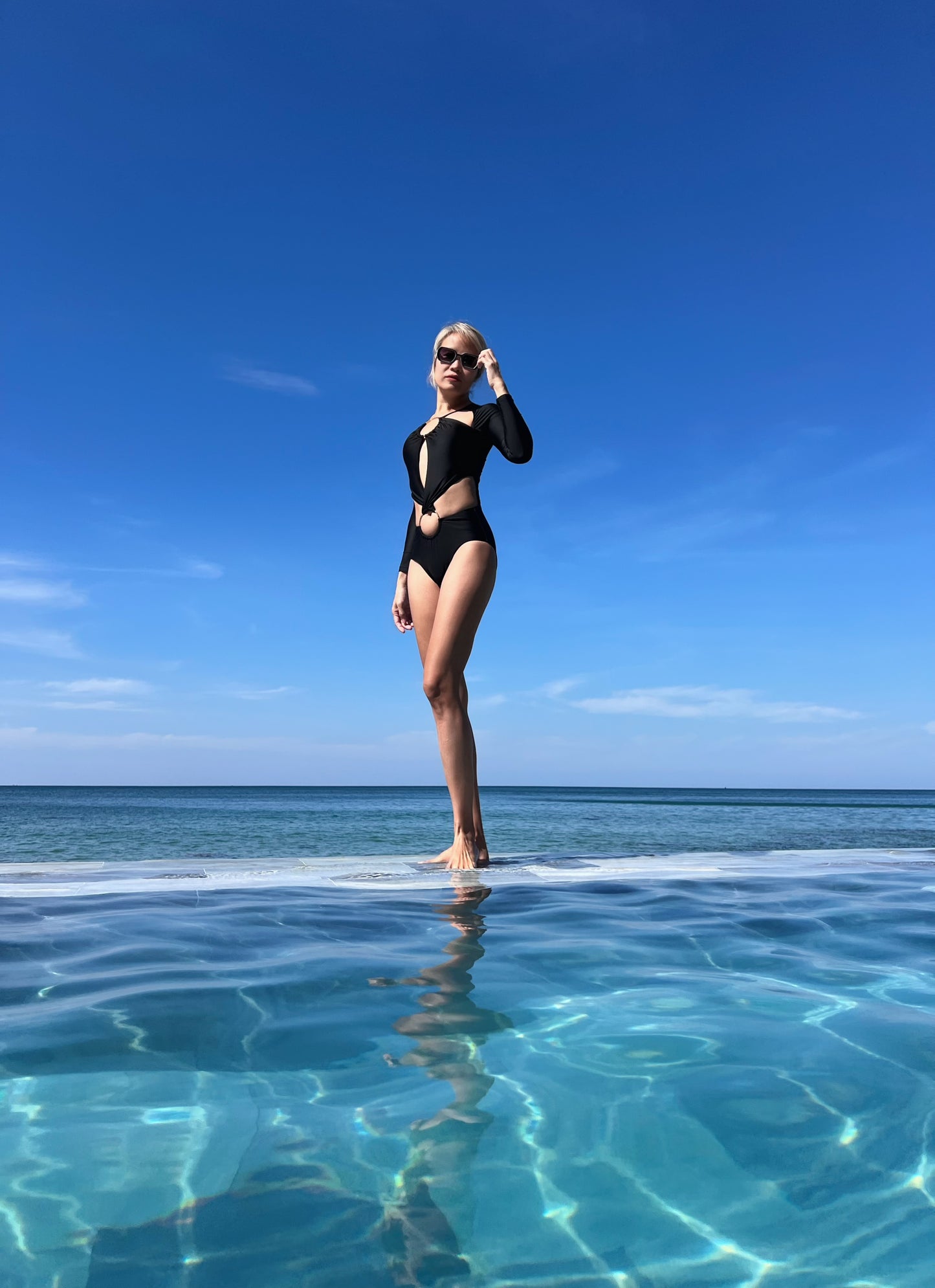 BHUSANAKAN SWIMWEAR รุ่น "Diana Long Sleeve" วันพีซแขนยาวสีดำ แต่งห่วงทอง และคัตเอาต์เก๋ๆ