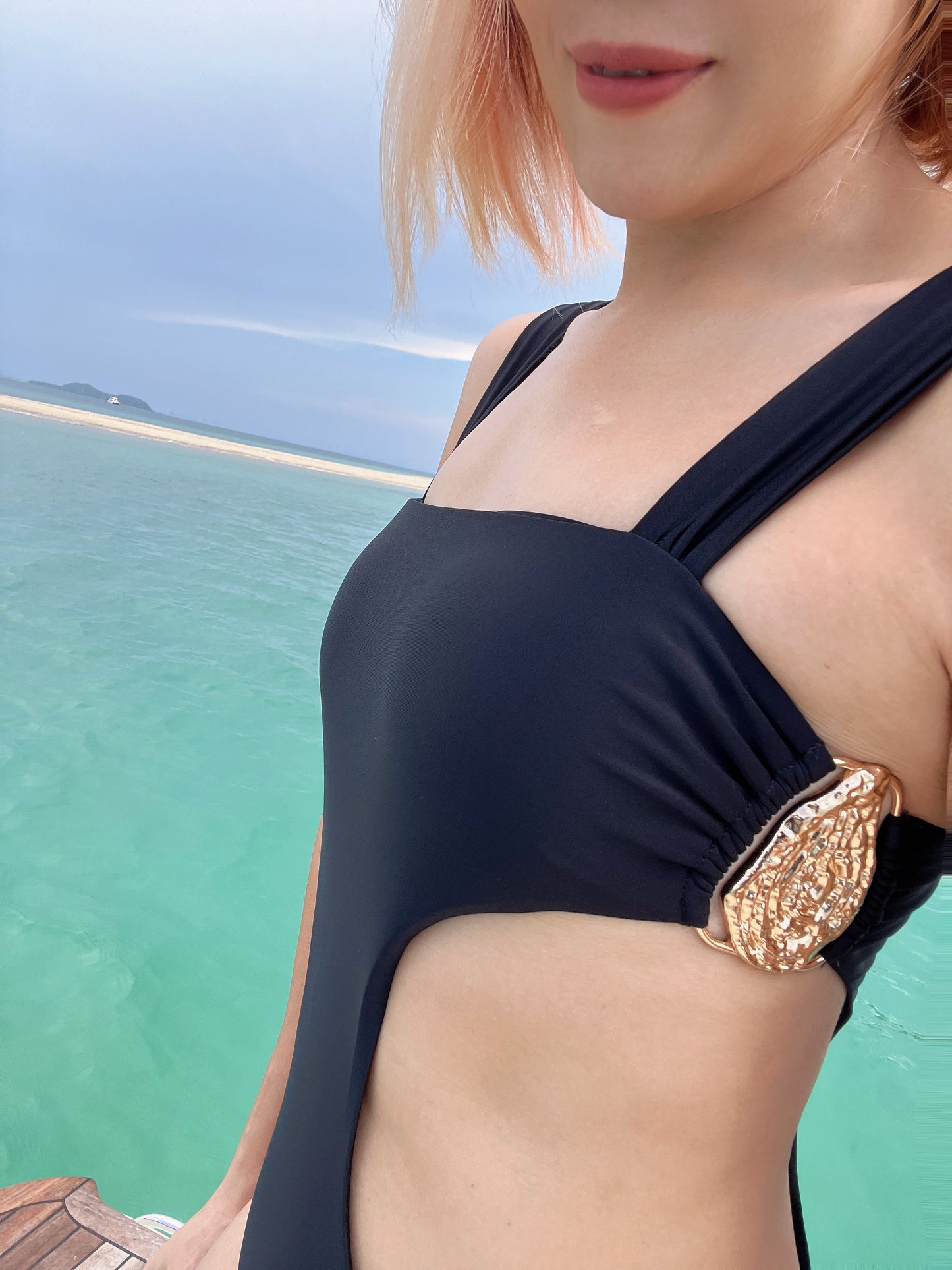BHUSANAKAN SWIMWEAR รุ่น "Cora" วันพีซคัทเอาท์ เว้าช่วงเอว แต่งอะไหล่ทอง (รับประกันคุณภาพ ไม่ขึ้นสนิม)