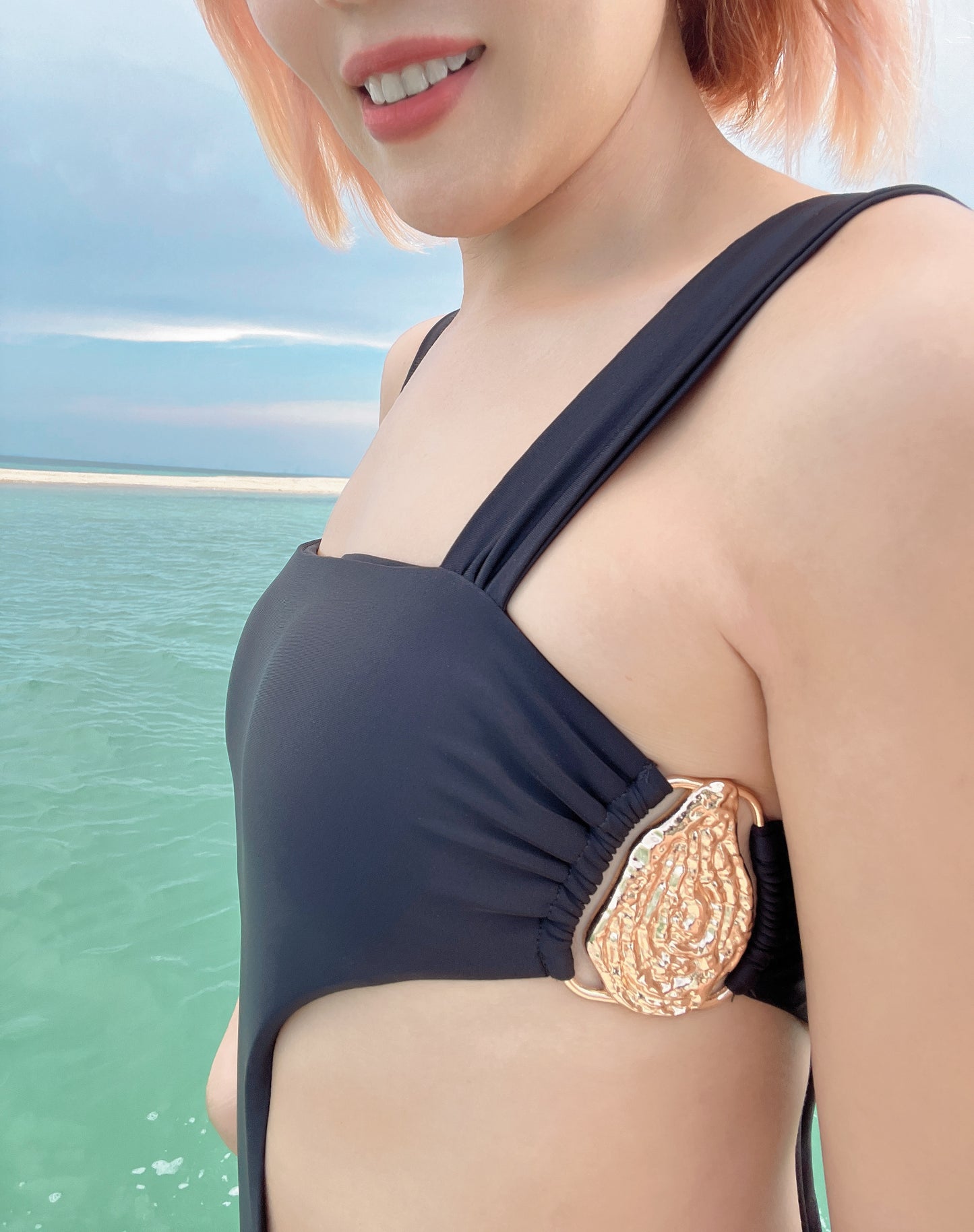 BHUSANAKAN SWIMWEAR รุ่น "Cora" วันพีซคัทเอาท์ เว้าช่วงเอว แต่งอะไหล่ทอง (รับประกันคุณภาพ ไม่ขึ้นสนิม)